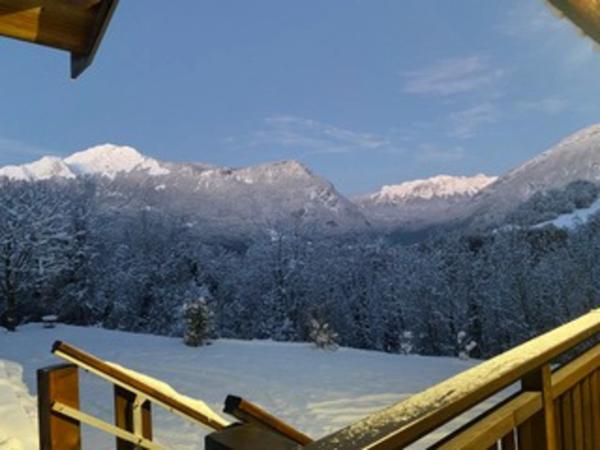 Chalet d’exception rénové avec vue dominante + grange à fort potentiel – Ugine