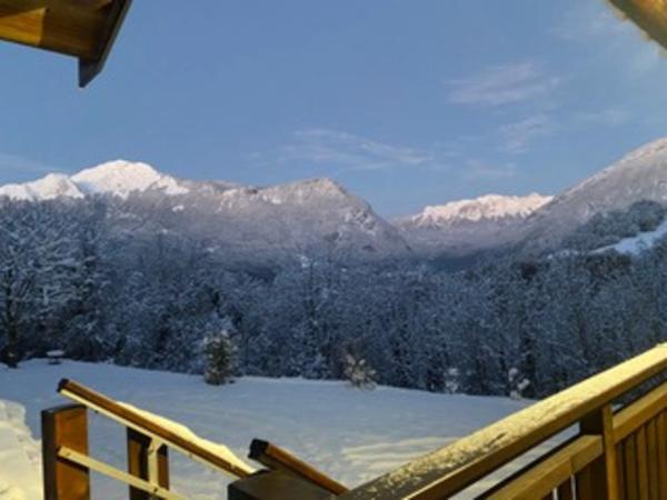 Chalet d’exception rénové avec vue dominante + grange à fort potentiel – Ugine