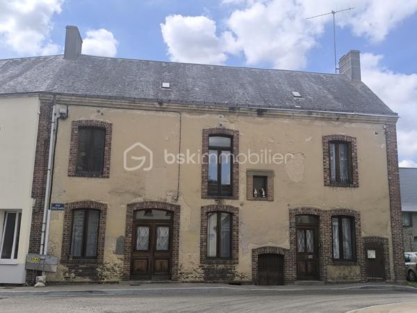 Venez découvrir cette maison à rénover de centre-bourg, située dans une petite commune, à seulement 10 minutes de Saint-Calais et à 15 minutes de Bouloire et du Grand Lucé.

Elle comprend au rez-de-chaussée un séjour, une cuisine, une pièce de 40 m², une salle d’eau et un WC.
À l’étage, un palier dessert deux chambres, un bureau pouvant également servir d'une chambre ainsi qu’une seconde pièce d’environ 40 m² que vous pouvez aménager selon vos goûts (une grande chambres, séjour complémentaire...)
Un grenier aménageable sur l’ensemble de la maison offre un espace complémentaire.

Le bien dispose également des dépendances : chaufferie, atelier et cave. Cour. Puits.
Un jardin indépendant de 860 m² complète l’ensemble.

Maison offrant de nombreuses possibilités d’aménagement après travaux et pourquoi pas la création des appartements? 
N'hésitez pas à me contacter pour des renseignements et une visite ,