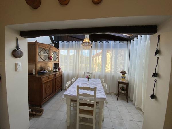 Deux maisons dans un charmant hameau de Bussière Poitevine avec potentiel de revenus
