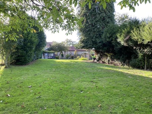 Deux maisons dans un charmant hameau de Bussière Poitevine avec potentiel de revenus