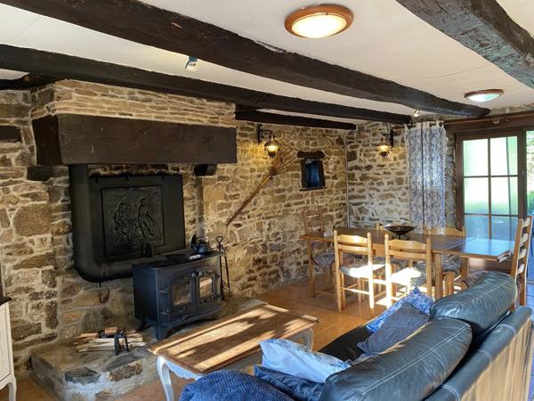 Deux maisons dans un charmant hameau de Bussière Poitevine avec potentiel de revenus