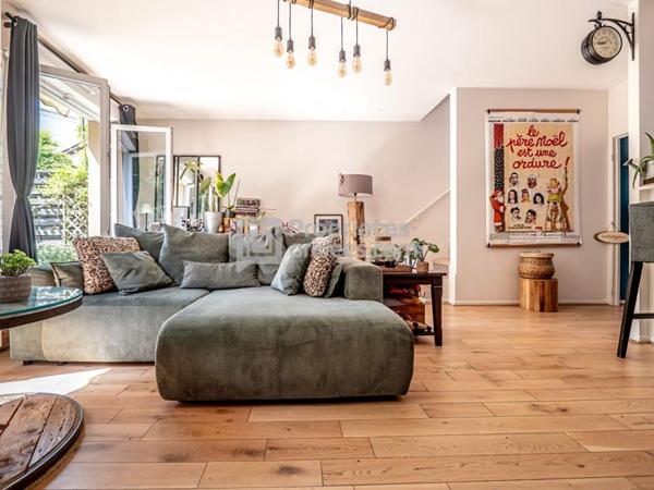 Maison familiale avec 4 chambres possibles de 111,63m² + 61m² de jardin + 18.60m² de terrasse à Saint-Denis