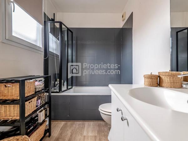 Maison familiale avec 4 chambres possibles de 111,63m² + 61m² de jardin + 18.60m² de terrasse à Saint-Denis