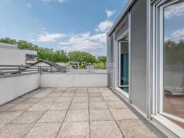 Maison familiale avec 4 chambres possibles de 111,63m² + 61m² de jardin + 18.60m² de terrasse à Saint-Denis