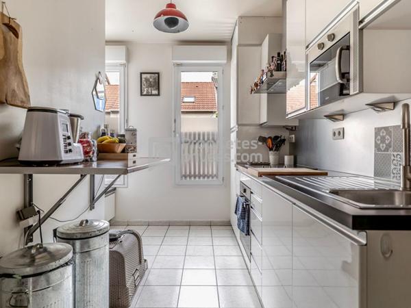 Maison familiale avec 4 chambres possibles de 111,63m² + 61m² de jardin + 18.60m² de terrasse à Saint-Denis