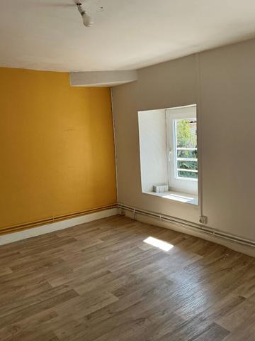 ARCHIAC - MAISON 3 CHAMBRES + BUREAU - LIBRE
