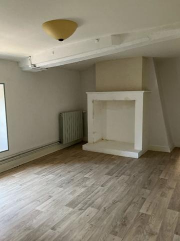 ARCHIAC - MAISON 3 CHAMBRES + BUREAU - LIBRE