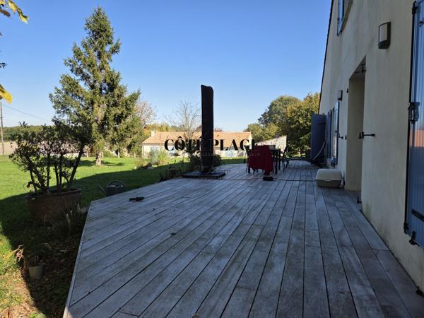 Saint-Sulpice-de-Royan (17200) MAISON 6 PIECES DE 140 M2 - Longére entièrement rénovée - PRIX DE VENTE 450 400€ HAI