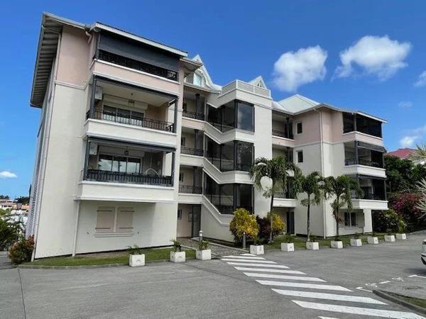 Vente                                                      Appartement
                        
                     3 pièces                      68 m2                     à Fort-de-France