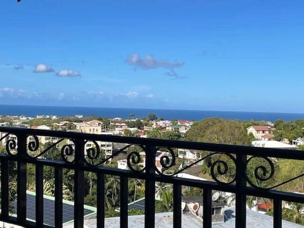 Vente                                                      Appartement
                        
                     3 pièces                      68 m2                     à Fort-de-France