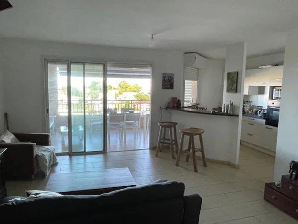 Vente                                                      Appartement
                        
                     3 pièces                      68 m2                     à Fort-de-France