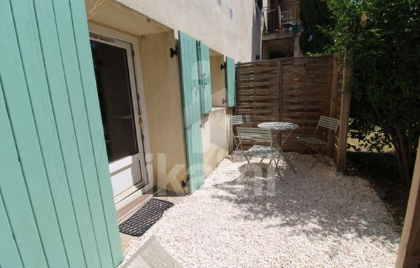 A LOUER SUPERBE 2 PIECES EN REZ DE JARDIN A VALENCE
