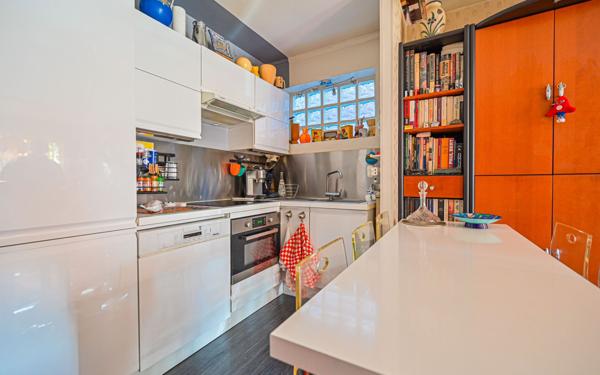 Appartement à vendre    2 pièces • 40 m2 Paris 20