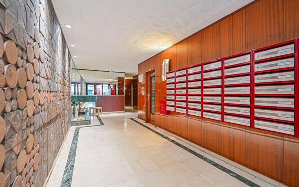 Appartement à vendre    2 pièces • 40 m2 Paris 20