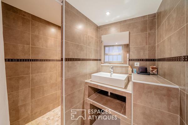 Duplex sous les toits avec vue sur la cathédrale et aperçu mer