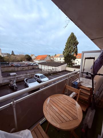 Pontault-Combault (77340) F2 avec balcon et box double !