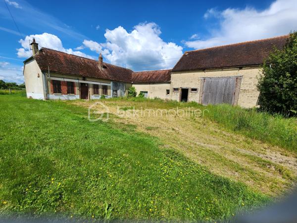 Cette fermette authentique 🏡 vous propose environ 57 m² habitables,                                                                                                 Une cuisine d'environ 16 m², une salle à manger d'environ 17 m², deux chambres, une salle d'eau et  un WC individuel                                                                                                                                                                                                        Un grenier aménageable.                                                                                                                                                                            Deux granges spacieuses 🏚️, l’une d'environ 115 m², l’autre d'environ 52 m², une écurie d'environ 30 m2.                                                     un terrain d'environ 2 244 m²,                                                                                                                                                                          Dans un village dynamique 🌆. avec une école maternelle, et primaire, un transport scolaire pour le collège et le lycée.                                                                                                                                                                 Un cadre paisible avec un potentiel exceptionnel pour aménager et agrandir votre espace de vie.
A 5 mn d'un village avec toutes commodités, 15 mn des grandes surfaces et 15 mn de la gare.
N'hésitez pas à me contacter.