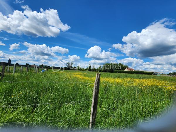 Cette fermette authentique 🏡 vous propose environ 57 m² habitables,                                                                                                 Une cuisine d'environ 16 m², une salle à manger d'environ 17 m², deux chambres, une salle d'eau et  un WC individuel                                                                                                                                                                                                        Un grenier aménageable.                                                                                                                                                                            Deux granges spacieuses 🏚️, l’une d'environ 115 m², l’autre d'environ 52 m², une écurie d'environ 30 m2.                                                     un terrain d'environ 2 244 m²,                                                                                                                                                                          Dans un village dynamique 🌆. avec une école maternelle, et primaire, un transport scolaire pour le collège et le lycée.                                                                                                                                                                 Un cadre paisible avec un potentiel exceptionnel pour aménager et agrandir votre espace de vie.
A 5 mn d'un village avec toutes commodités, 15 mn des grandes surfaces et 15 mn de la gare.
N'hésitez pas à me contacter.