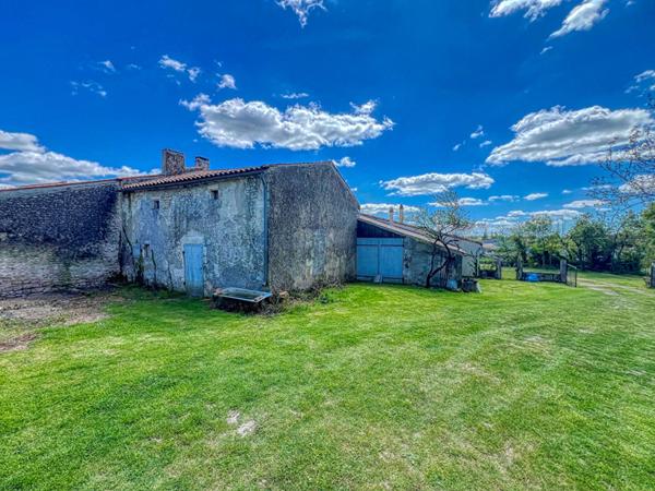 À vendre - Ensemble immobilier à rénover avec fort potentiel -Médis (proche Royan) Medis