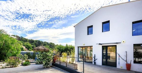 13012 / Maison rénovée / Jardin / Piscine