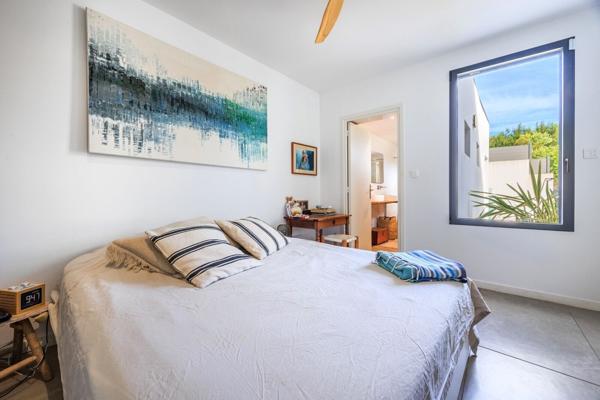 13012 / Maison rénovée / Jardin / Piscine