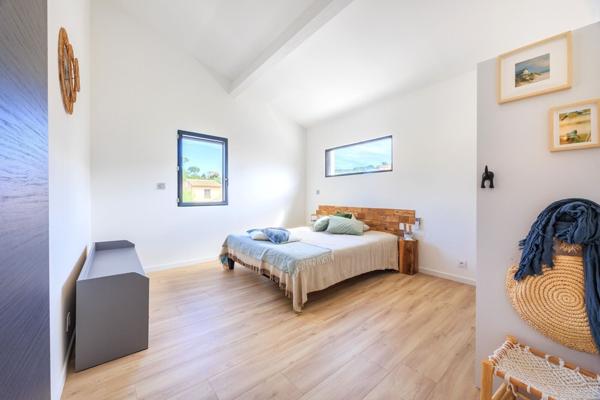 13012 / Maison rénovée / Jardin / Piscine