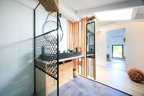 13012 / Maison rénovée / Jardin / Piscine