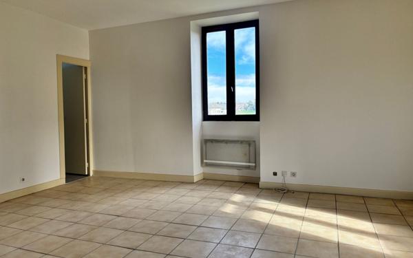 Appartement à louer    3 pièces •  Ussac