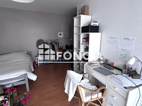 Location Studio 25.7 m² - 75 69 67A 67B RUE D'ISLE Limoges 87000