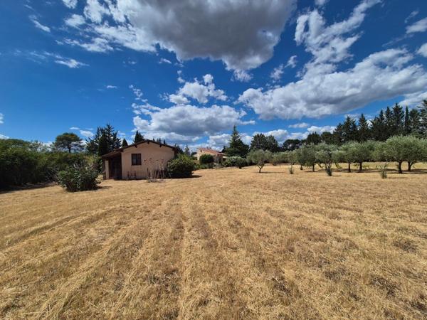 Villa 4 chambres  piscine double garage / 6800 m²