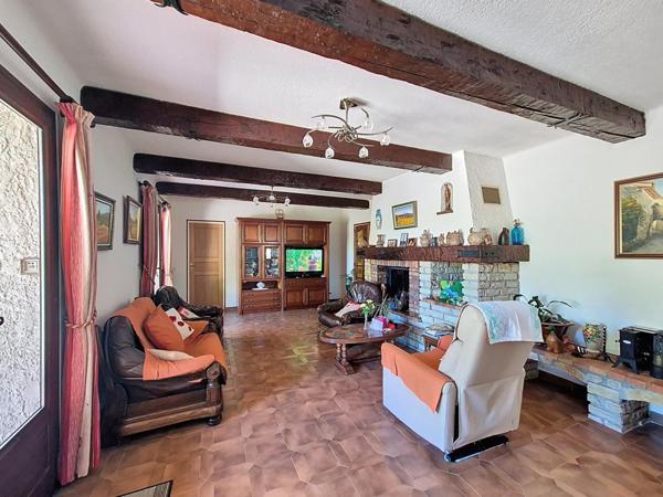 Villa 4 chambres  piscine double garage / 6800 m²