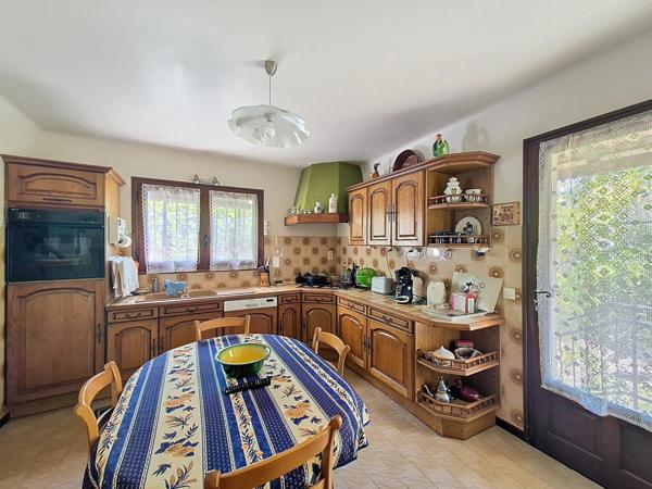 Villa 4 chambres  piscine double garage / 6800 m²