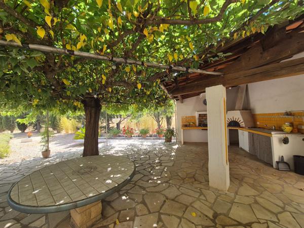 Villa 4 chambres  piscine double garage / 6800 m²