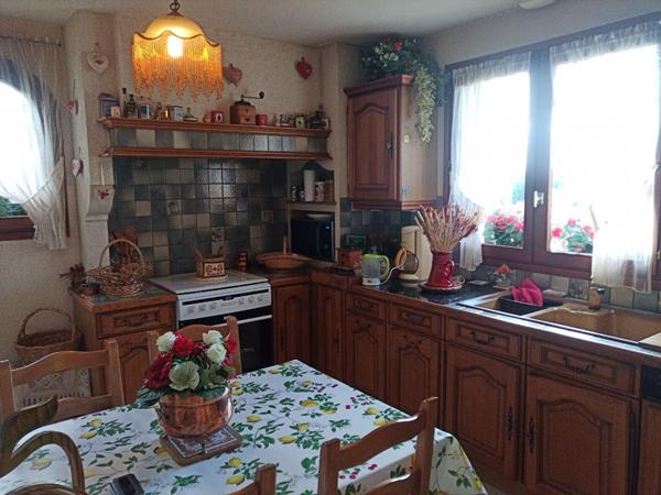 Ceyrat (63), VIAGER OCCUPE, maison de 132 m2 habitables sur 846 m2 de terrain