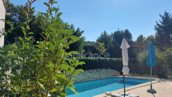 Maison avec piscine et jardin à Barbentane – 3 chambres – terrain 880 m² – proche Avignon