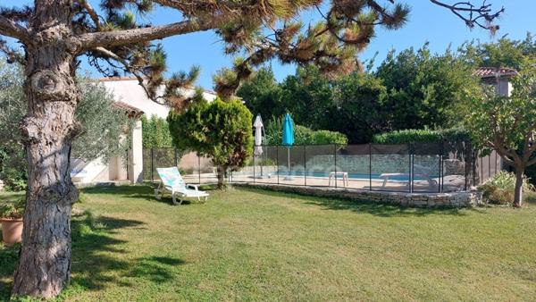Maison avec piscine et jardin à Barbentane – 3 chambres – terrain 880 m² – proche Avignon