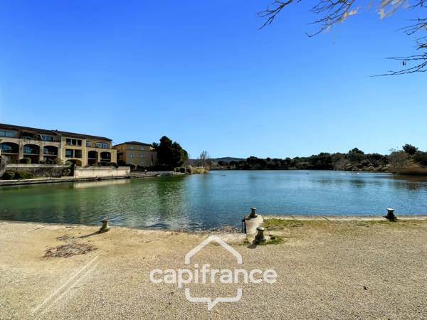 Domaine et golf de Pont Royal appartement  climatisé résidence du  lac de 43 m2 , vue lac , terrasse exposition sud , place de parking , cave collective