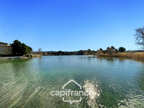 Domaine et golf de Pont Royal appartement  climatisé résidence du  lac de 43 m2 , vue lac , terrasse exposition sud , place de parking , cave collective