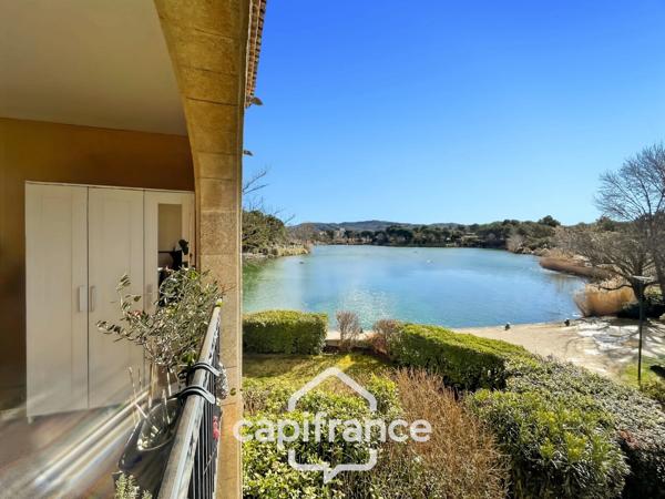 Domaine et golf de Pont Royal appartement  climatisé résidence du  lac de 43 m2 , vue lac , terrasse exposition sud , place de parking , cave collective