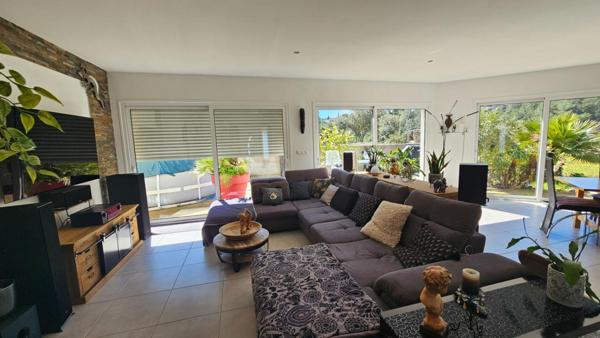 Villa contemporaine avec vue