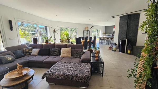 Villa contemporaine avec vue