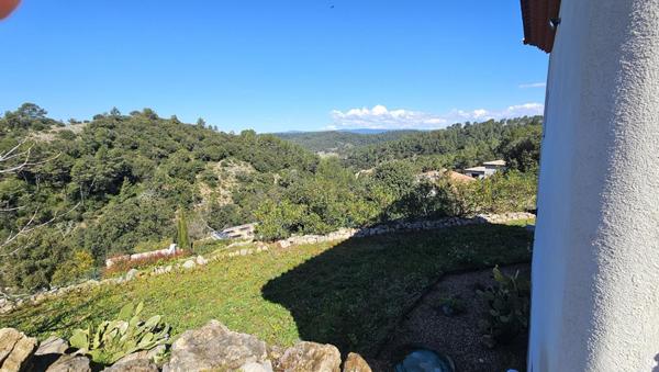 Villa contemporaine avec vue