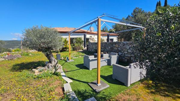 Villa contemporaine avec vue