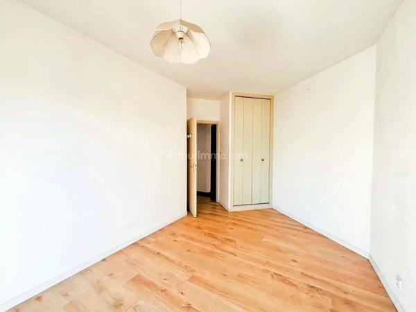 Vente                                                      Appartement
                        
                     3 pièces                      83 m2                     à Mezzavia