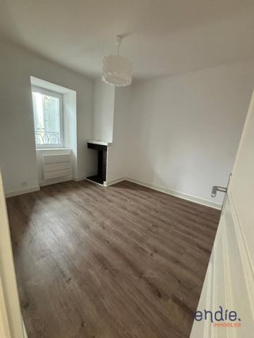 Immeuble avec local commercial et appartement
