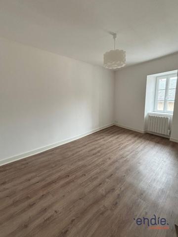 Immeuble avec local commercial et appartement