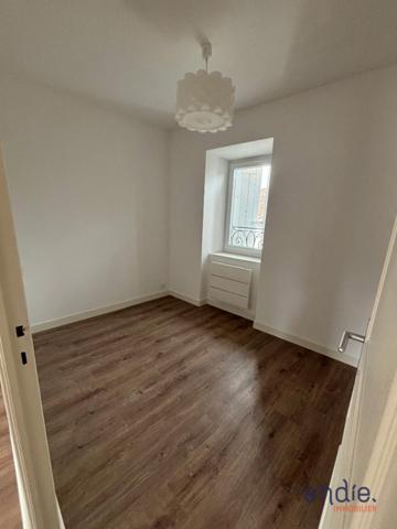 Immeuble avec local commercial et appartement