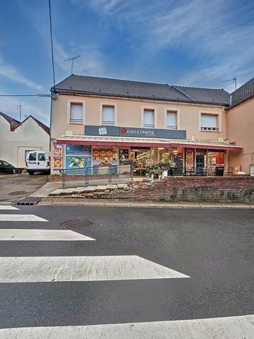 Immeuble avec appartement T4 de 136m² + murs commerciaux