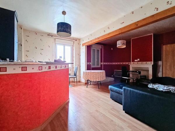 Immeuble avec appartement T4 de 136m² + murs commerciaux